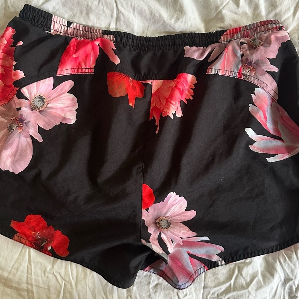 Bundle of 2 Old Navy Go-Dry Run Shorts: Size Large Floral and black leopard - Picture 4 of 15